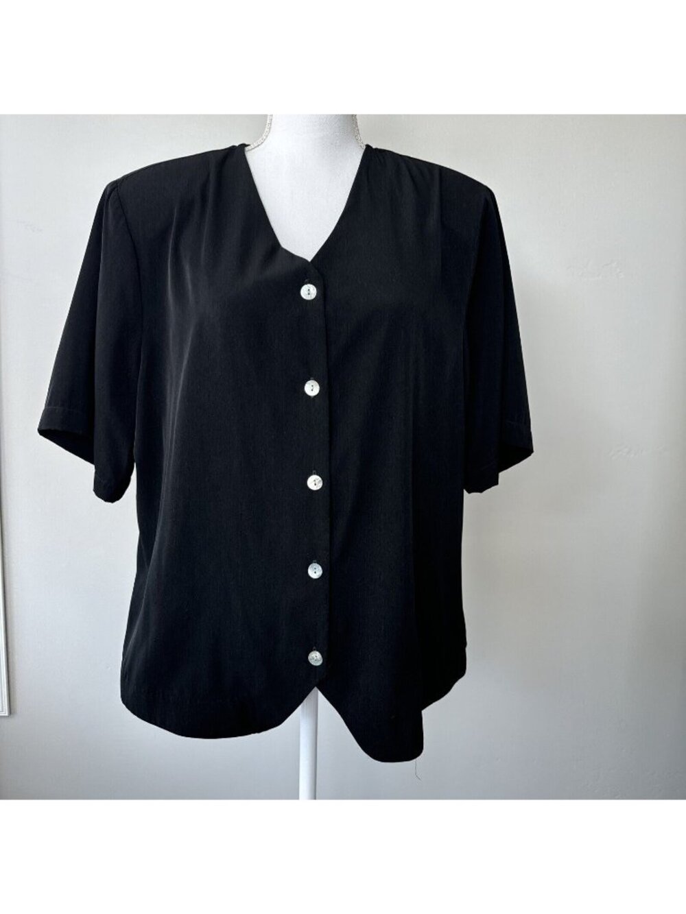 Notations Womens Black Button-Down Short-Sleeve Blouse Size 18 V-Neck Light